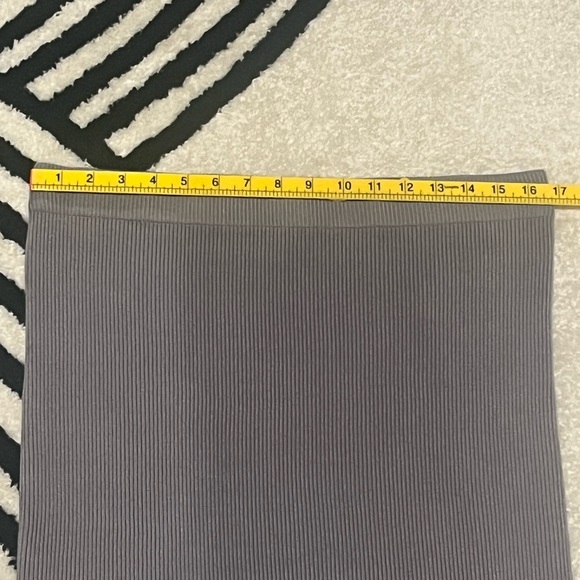 COPY - Caracilia 2 piece Cropped Sweater and Skirt Set NWT
Size XL - Grey - Picture 9 of 9